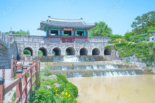 Bild auf Leinwand 韓国の水原市にある水原華城