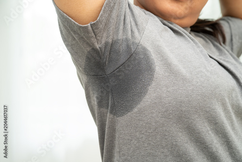 Bild auf Leinwand Sweaty underarms, Asian woman with sweat on clothes under armpit.