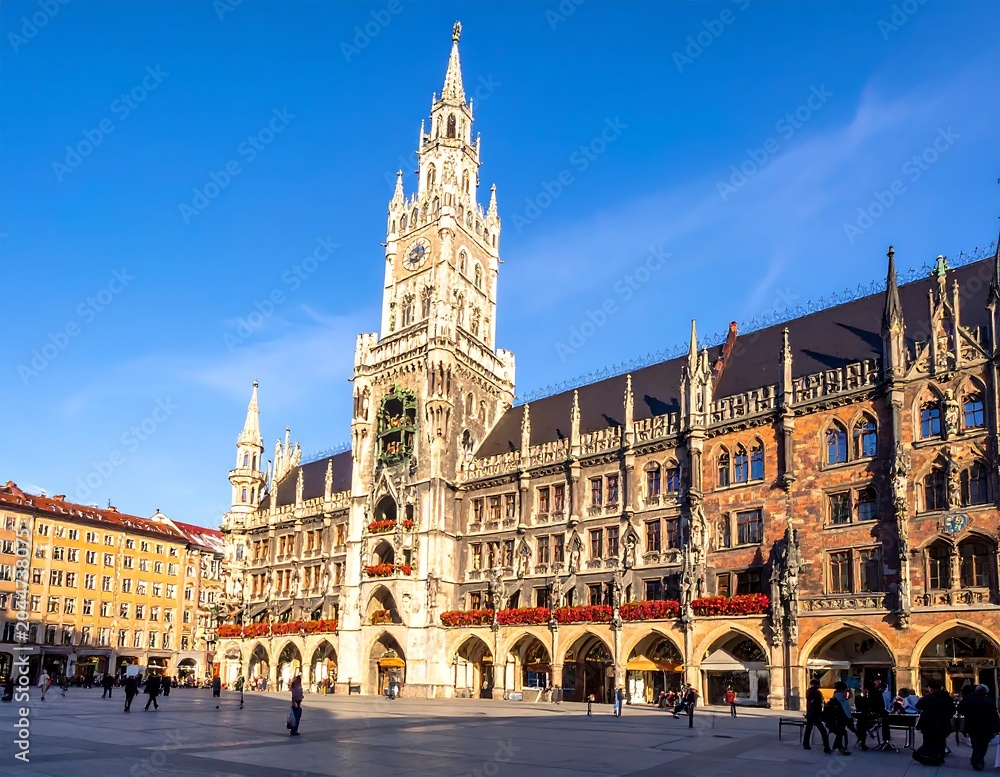 Naklejka premium Historic Gothic Revival Town Hall Standing in Sunny Munich Square