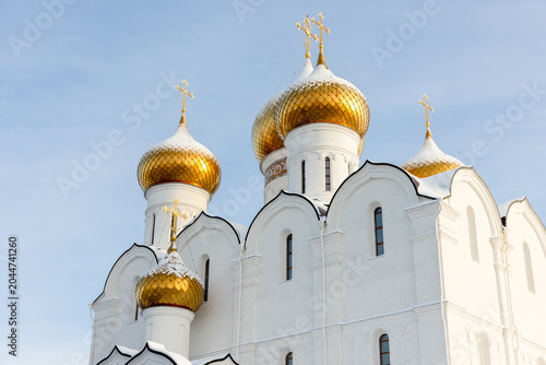 Fotografie Golden domes of an Orthodox church under blue sky
