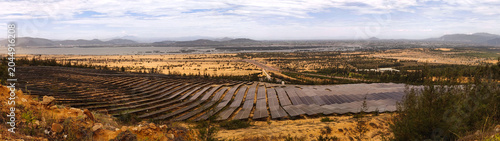Foto Panoramic view of a large solar power plant near Quy Nhon, Vietnam
