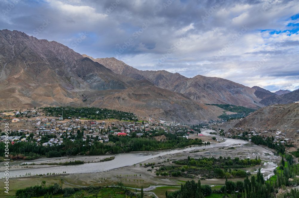 Fototapeta premium Kargil or Kargyil, city in Ladakh in Kashmir, joint capital of Ladakh, an Indian union territory, and the headquarters of the Kargil district. It is on the bank of the Suru River. Himalayan mountains.