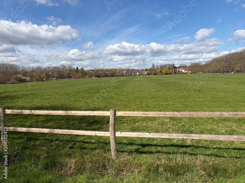 Frühlingslandschaft am Ruhrtalradweg bei Schwerte im Ruhrgebiet	