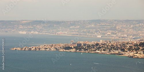 Billede på lærred Marseille bay and Endoume peninsula, Provence, with distant Estaque range