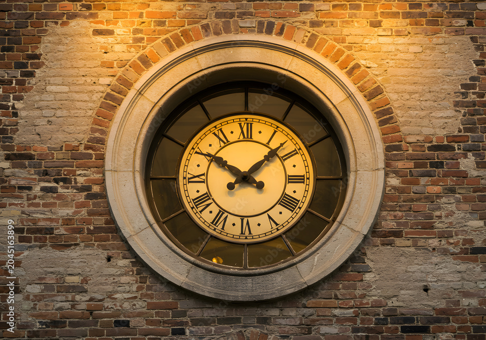 Fototapeta premium Antique clock on brick wall