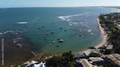 Vista aérea de Praia do Forte, no litoral norte da Bahia, proximo a Salvador, Linha Verde, Costa dos Coqueiros, Brasil
