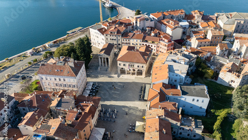 Fotografie Pula forum square and temple of augustus vista