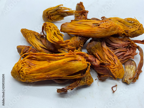 Εκτύπωση καμβά pile of dried Rampatri (Wild Mace) pieces isolated on a clean white background