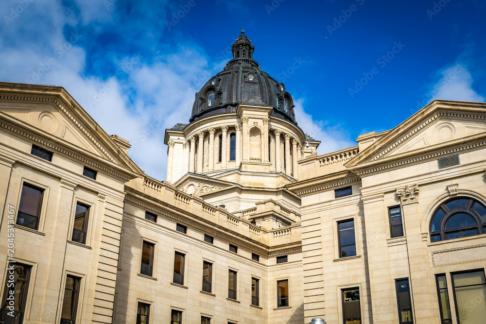 Obraz premium South Dakota State Capitol Building Pierre Sunny Day