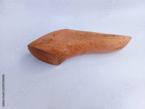 Foto Wooden mortar and pestle isolated on a white background.