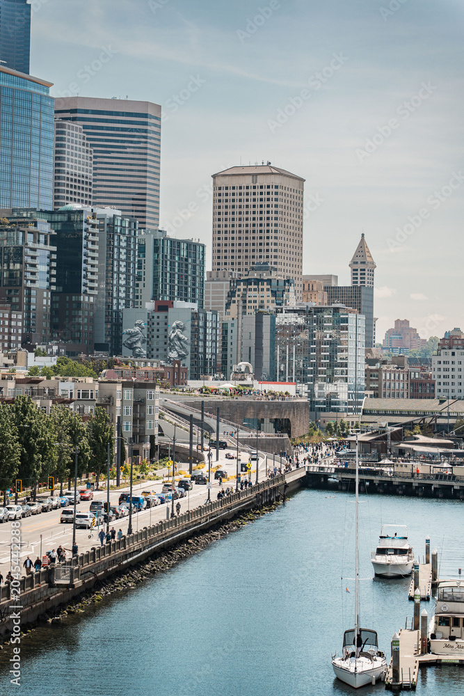 Obraz premium Seattle New and Updated waterfront from Pike Place to Pier 59 and Seattle Aquarium. Pacific Northwest in 2026