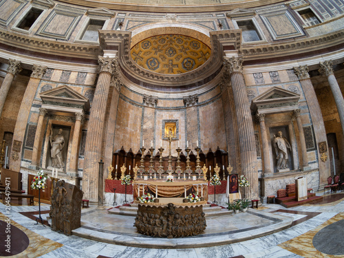Tableau sur toile The altar of Pantheon, Roman temple of the 2th century a