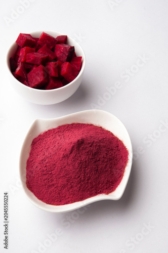 Beetroot Powder with chopped beetroot