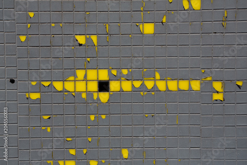 Принти на полотні Carrelage émaillé jaune peint en gris avec peinture qui se décolle