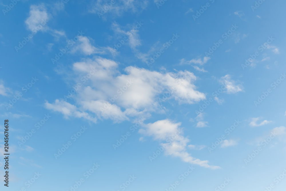 Obraz premium Blue sky with soft white scattered clouds
