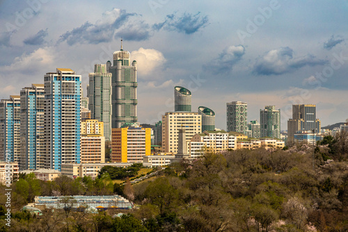 Tableau sur toile Pyongyang city view from Arch of Triumph