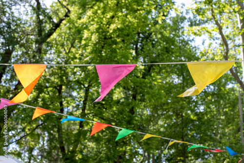 Fotografie Vibrant, festive garland for cheerful, colorful celebrations.