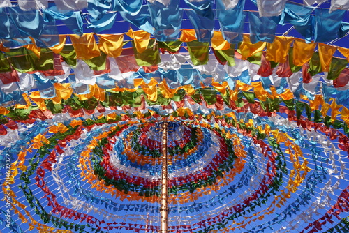 Tableau sur toile Colorful Tibetan Prayer Flags Under Blue Sky