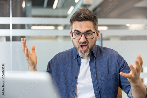 Canvas Print Angry businessman expressing strong emotions and stress, shouting and gesturing