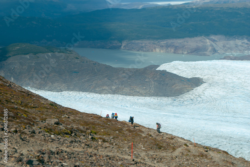 Schilderij op canvas Hikers Crossing John Gardner Pass Above Grey Glacier in Patagonia