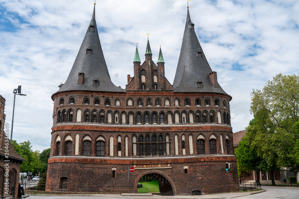 Fototapeta premium UNESCO Weltkulturerbe Holstentor in Lübeck