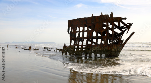 Foto The wreck of the Peter Iredale on the Oregon Coast- The ship ran ashore in 1906