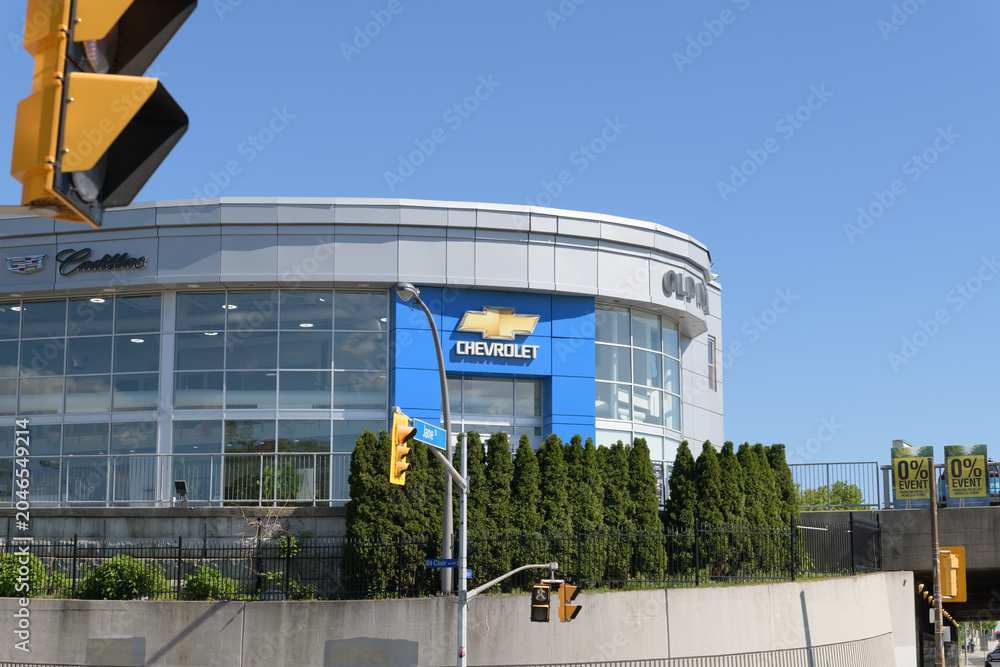Naklejka premium wide view of Old Mill Chevrolet Buick GMC, a dealer, located at 2595 St Clair Av W, Toronto
