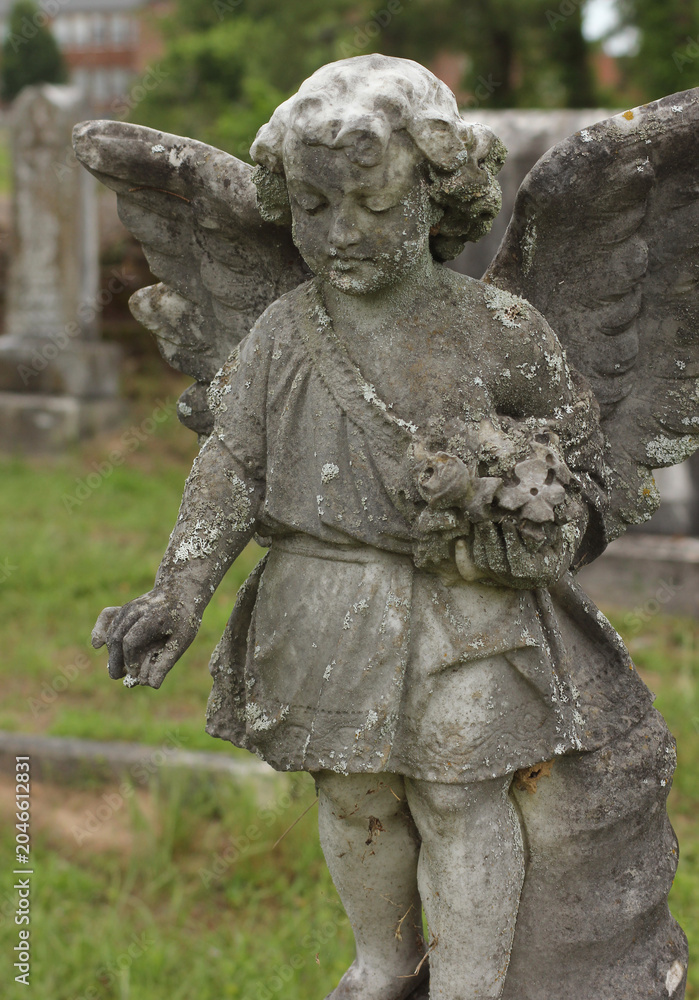 Obraz premium Antique Angel Statue in Rural East TX Cemetery