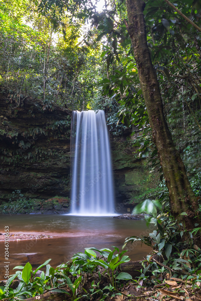 Obraz premium Cachoeira no distrito de Taquaruçu, cidade de Palmas, Estado de Tocantins, Brasil