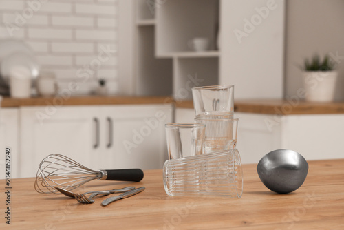 Clean glasses and kitchen u...