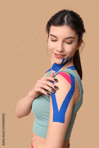 Portrait of young woman wit...