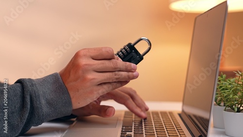 Billede på lærred The hacker’s focus on the padlock conveys attempts to decipher digital protections