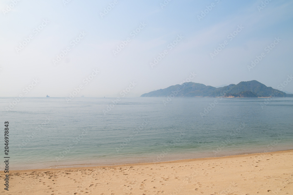 Obraz premium 海と浜辺の風景 瀬戸内海