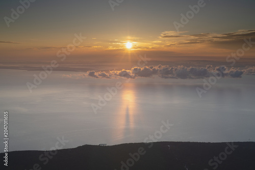Cuadro en lienzo Hokkaido, sea of clouds and mountain peak, with morning glow, in september, natu