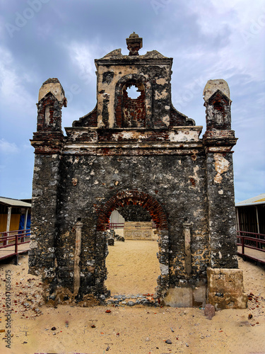 Tableau sur toile Ruins of St Antony's Church in Ghost town of Dhanush Kodi which was destroyed by