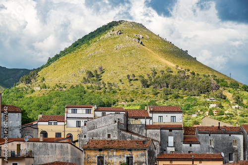 Fotografía Tortora village houses on cliff edge. Old town of Tortora, Italy,