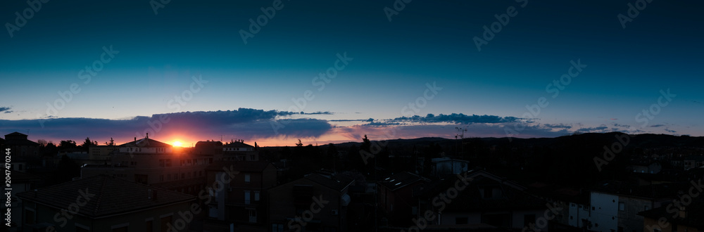 Fototapeta premium Sunset city skyline panorama