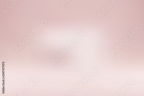 Foto A serene landscape with a mountain range in the distance under a clear sky