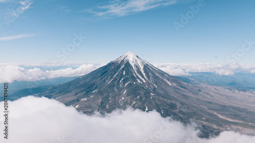 Schilderij op canvas Wide aerial landscape of Koryaksky volcano with snow on the summit, surrounded b