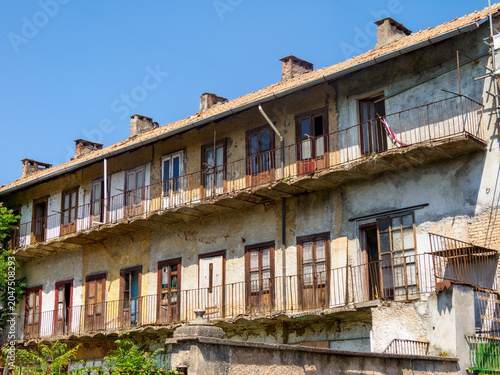 Photos Abandoned residential building along Corso Giuseppe Garibaldi in Legnano, Milan