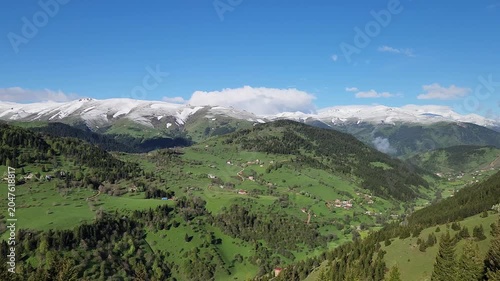 Kümbet Highland in Dereli, Giresun, is a scenic highland surrounded by green meadows, traditional settlements, and nearby plateaus, forming a popular tourism and recreation area.