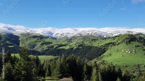 Kümbet Highland in Dereli, Giresun, is a scenic highland surrounded by green meadows, traditional settlements, and nearby plateaus, forming a popular tourism and recreation area.