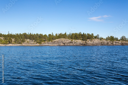 Cuadro en lienzo The coast of Lake Ladoga