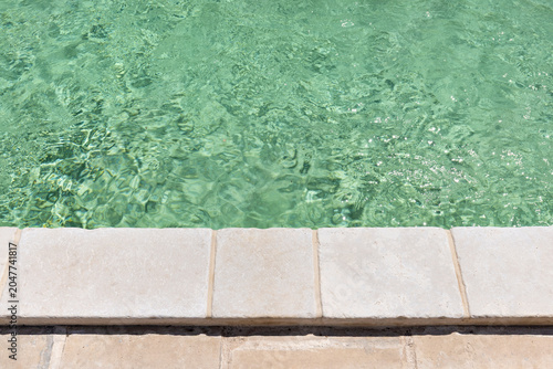 Bordo piscina - taglio orizzontale