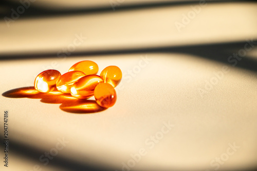 Fotografía Vitamin e capsule on sunlight