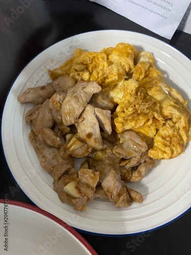 Thai food. Home cooking. Homemade food. Healthy food. Clean eating. Thai cuisine. Healthy meal. Cooking at home. Asian food. Fresh ingredients. Eating alone. Solo dining. Lifestyle. Meal prep.