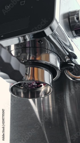 Brewing coffee in an espresso machine, bottomless portafilter
