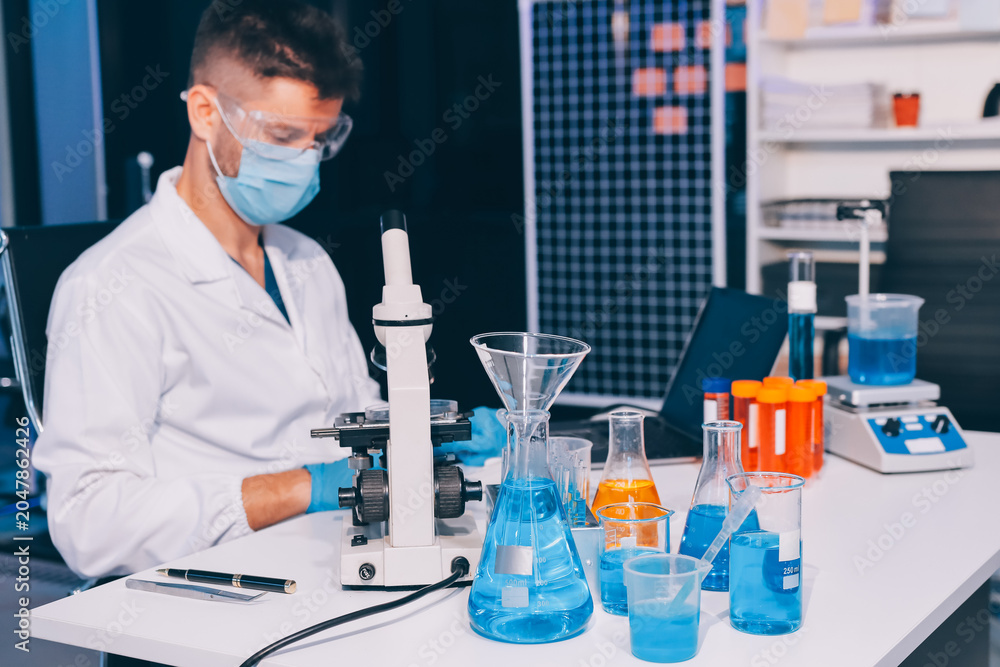 Fototapeta premium Lab technician experimenting in lab