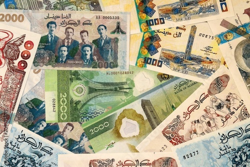 Canvas Print Algerian dinar money bills in pile on table