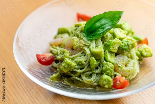 アボカドと海老の冷製ジェノベーゼパスタ レストランの夏ランチ | Cold Genovese Pasta with Shrimp for Summer Restaurant Lunch